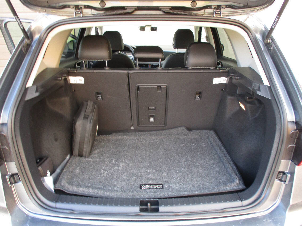 Used 2022 Volkswagen Taos SEL image 28