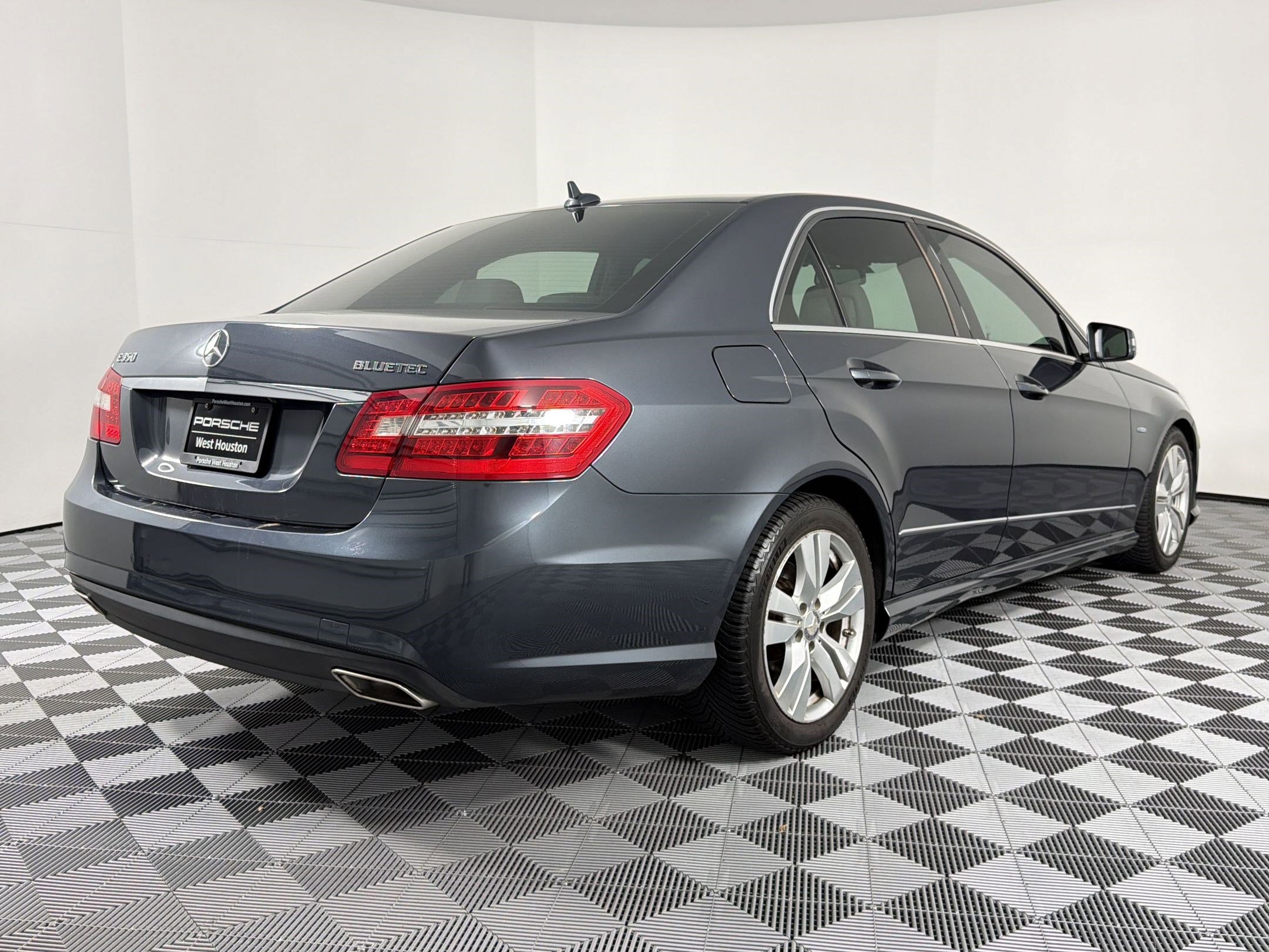 Used 2011 Mercedes-Benz E 350 BlueTEC Sedan image 9