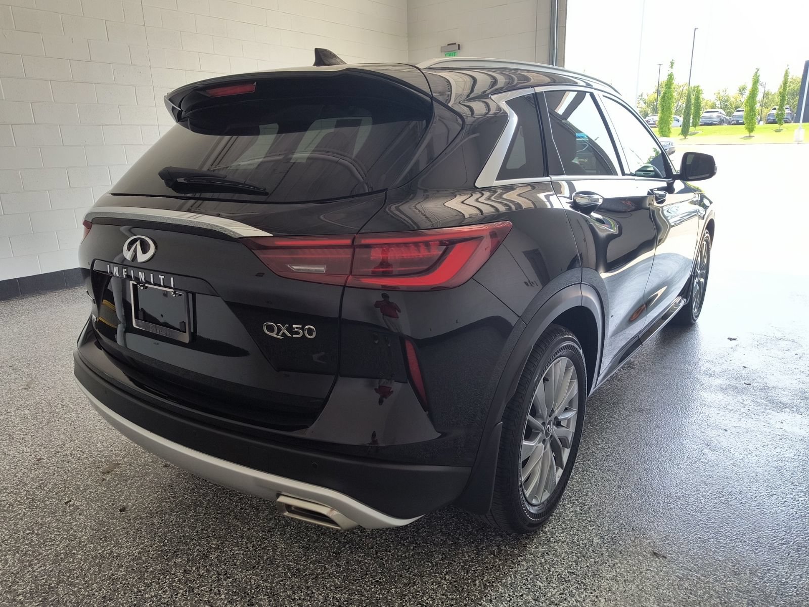 Certified 2025 INFINITI QX50 Luxe AWD/4WD image 5