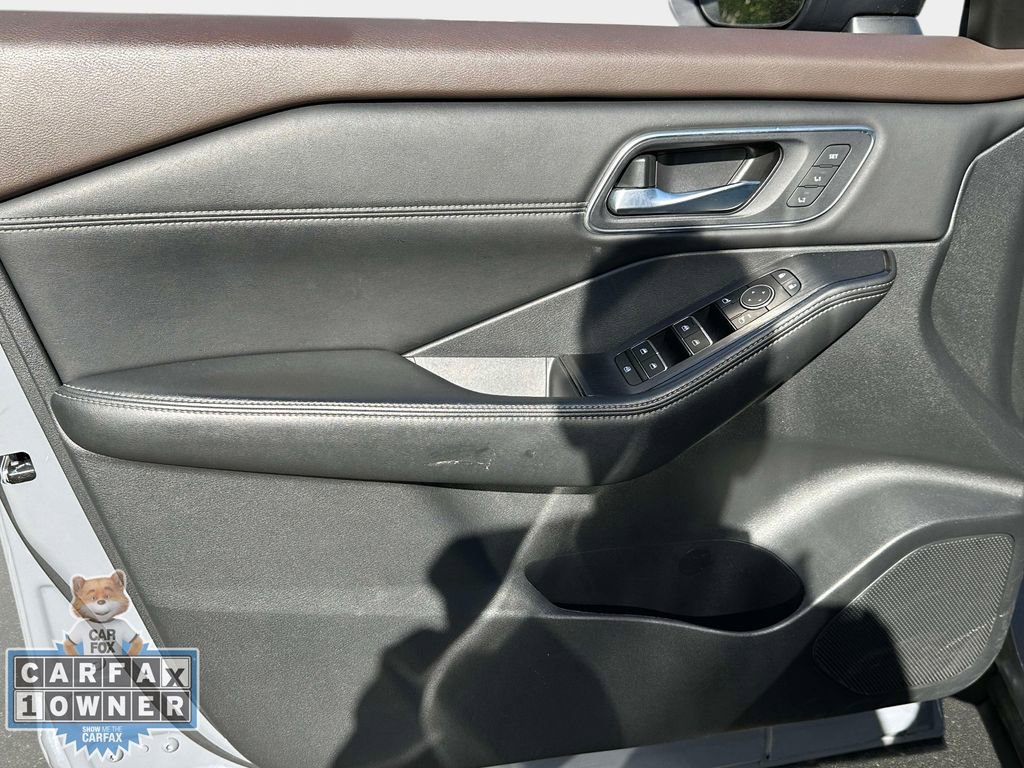 Used 2023 Nissan Rogue Platinum w/ Platinum Premium Package AWD/4WD image 16