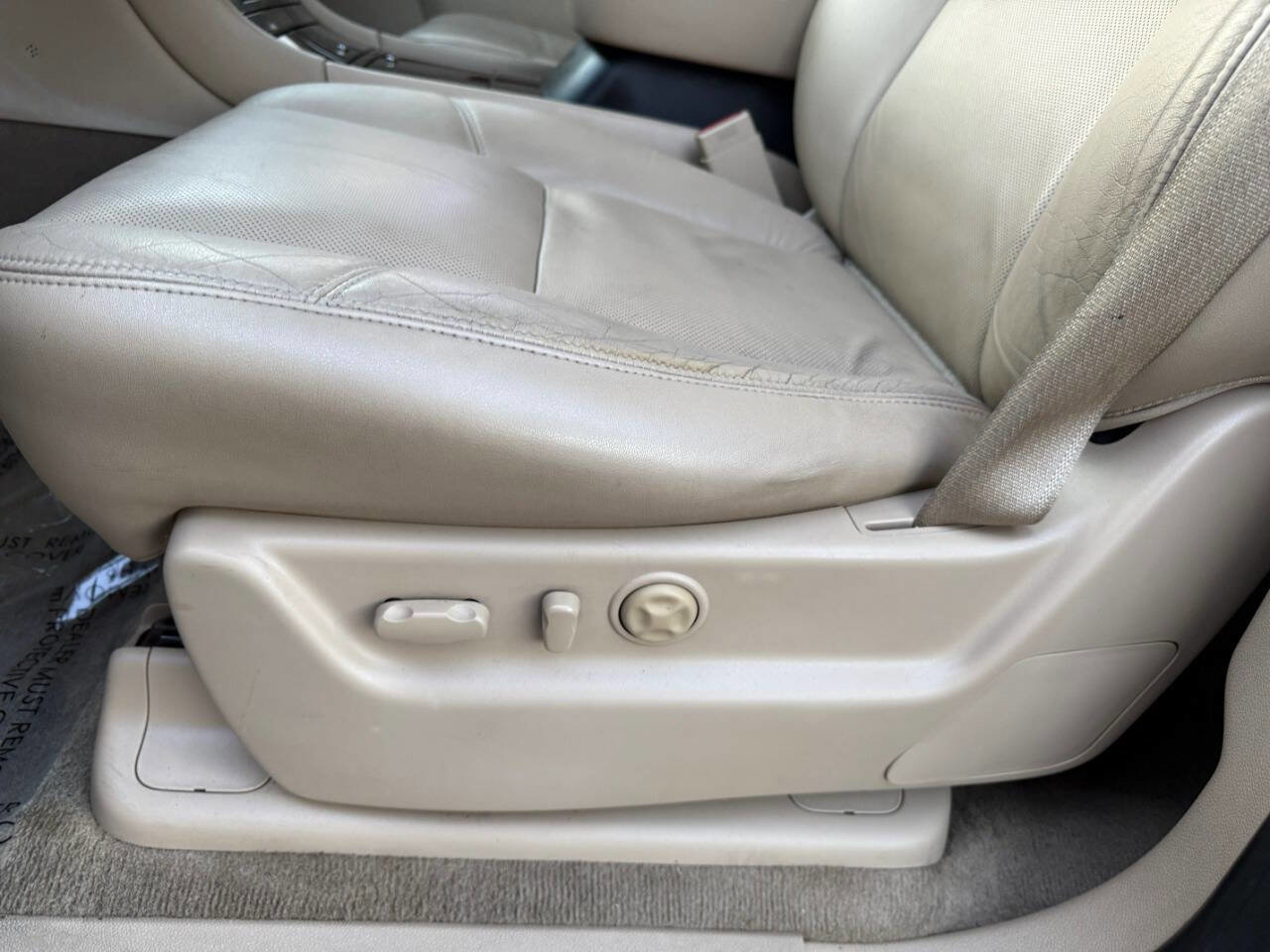 Used 2012 Cadillac Escalade Luxury image 21