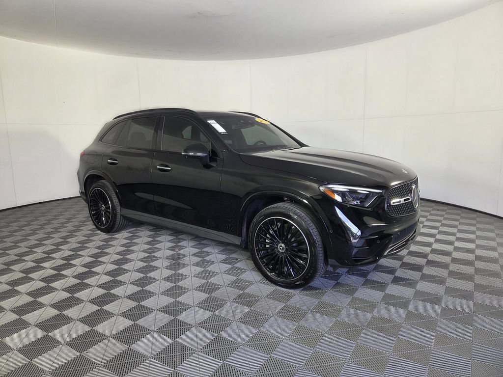 Used 2023 Mercedes-Benz GLC 300 image 2