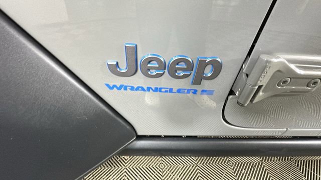 Used 2023 Jeep Wrangler Unlimited w/ Cold Weather Group AWD/4WD image 10
