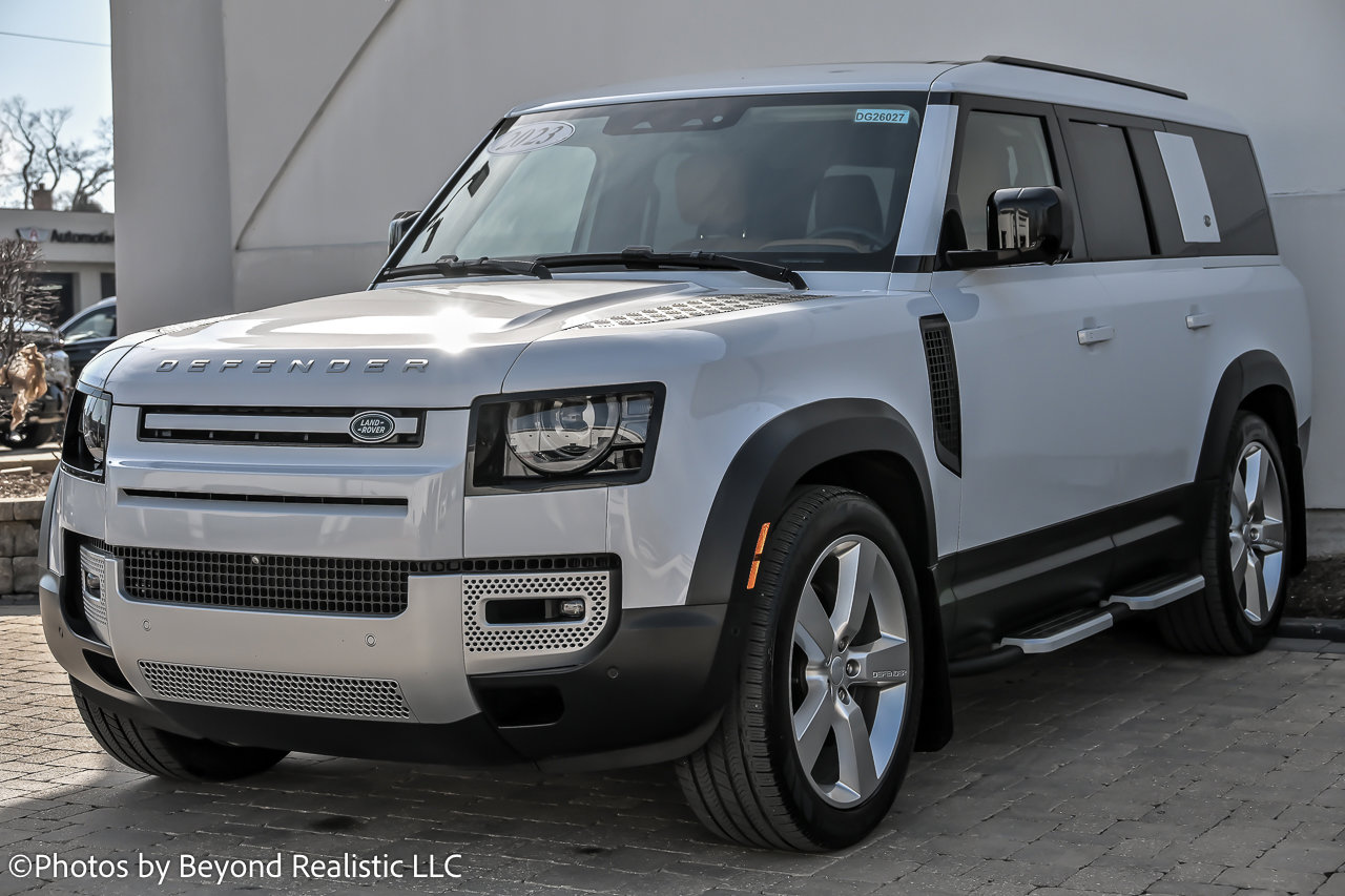 Used 2023 Land Rover Defender 130 SE image 3