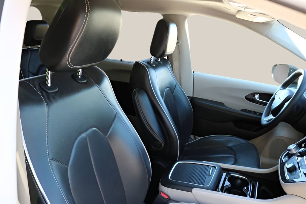 Used 2023 Chrysler Pacifica Limited image 21