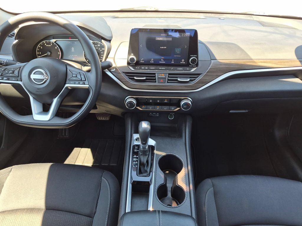 Used 2025 Nissan Altima 2.5 SV FWD image 22