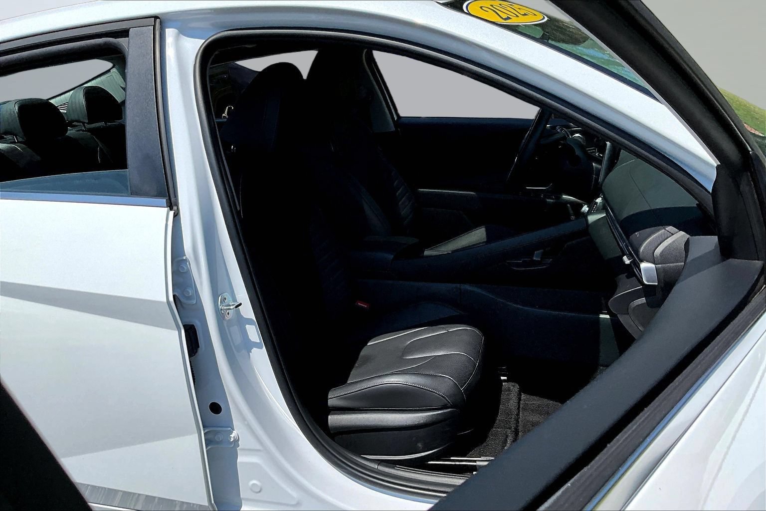 Used 2025 Hyundai Elantra Limited FWD image 29