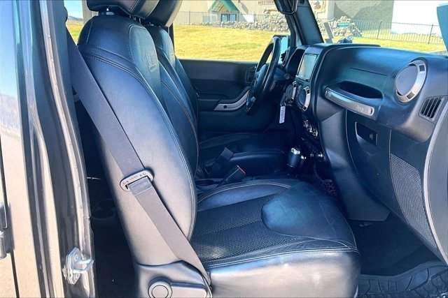 Used 2016 Jeep Wrangler Unlimited Sahara image 29