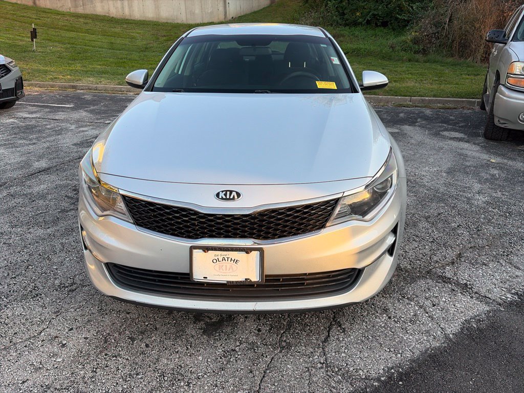 Used 2017 Kia Optima LX FWD image 2