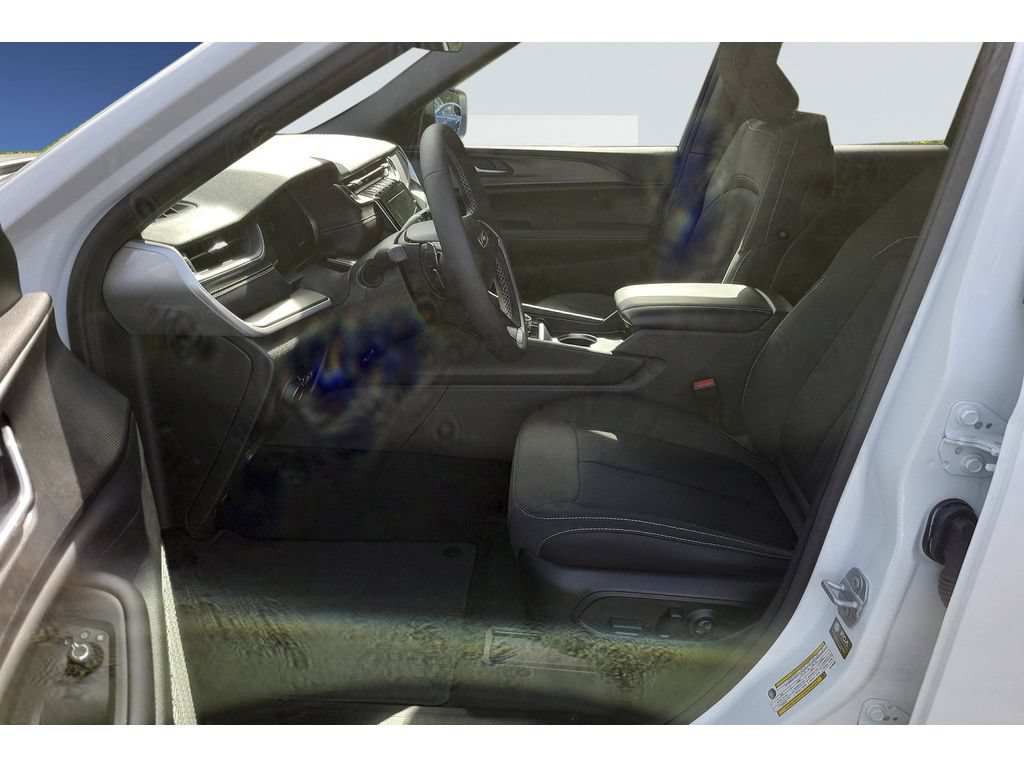Used 2025 Jeep Grand Cherokee Laredo X AWD/4WD image 15