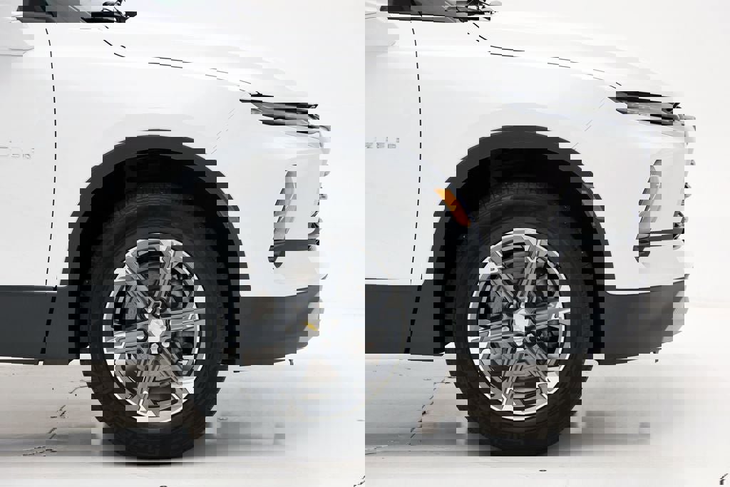 Used 2023 Chevrolet Blazer LT w/ Driver Confidence Package image 3