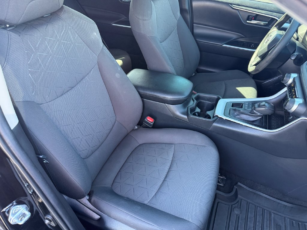 Used 2021 Toyota RAV4 XLE AWD/4WD image 15