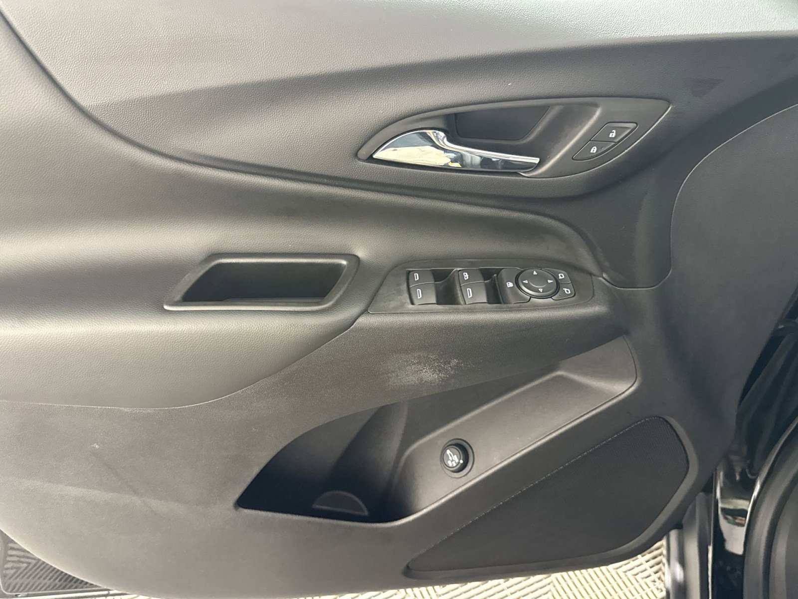 Used 2023 Chevrolet Equinox LT image 15