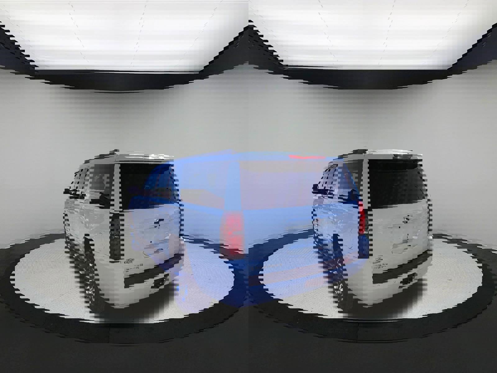 Used 2019 Chevrolet Suburban LT w/ LT Signature Package image 6