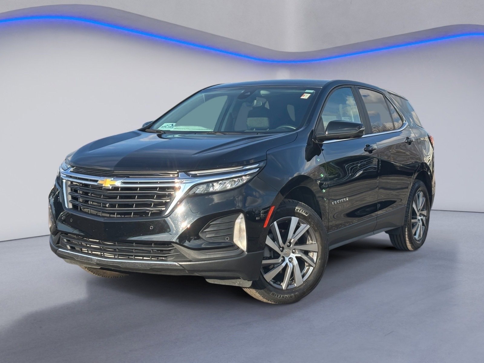 Used 2023 Chevrolet Equinox LT image 2