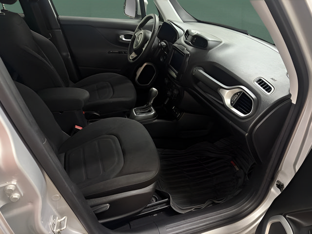 Used 2019 Jeep Renegade Latitude FWD image 14