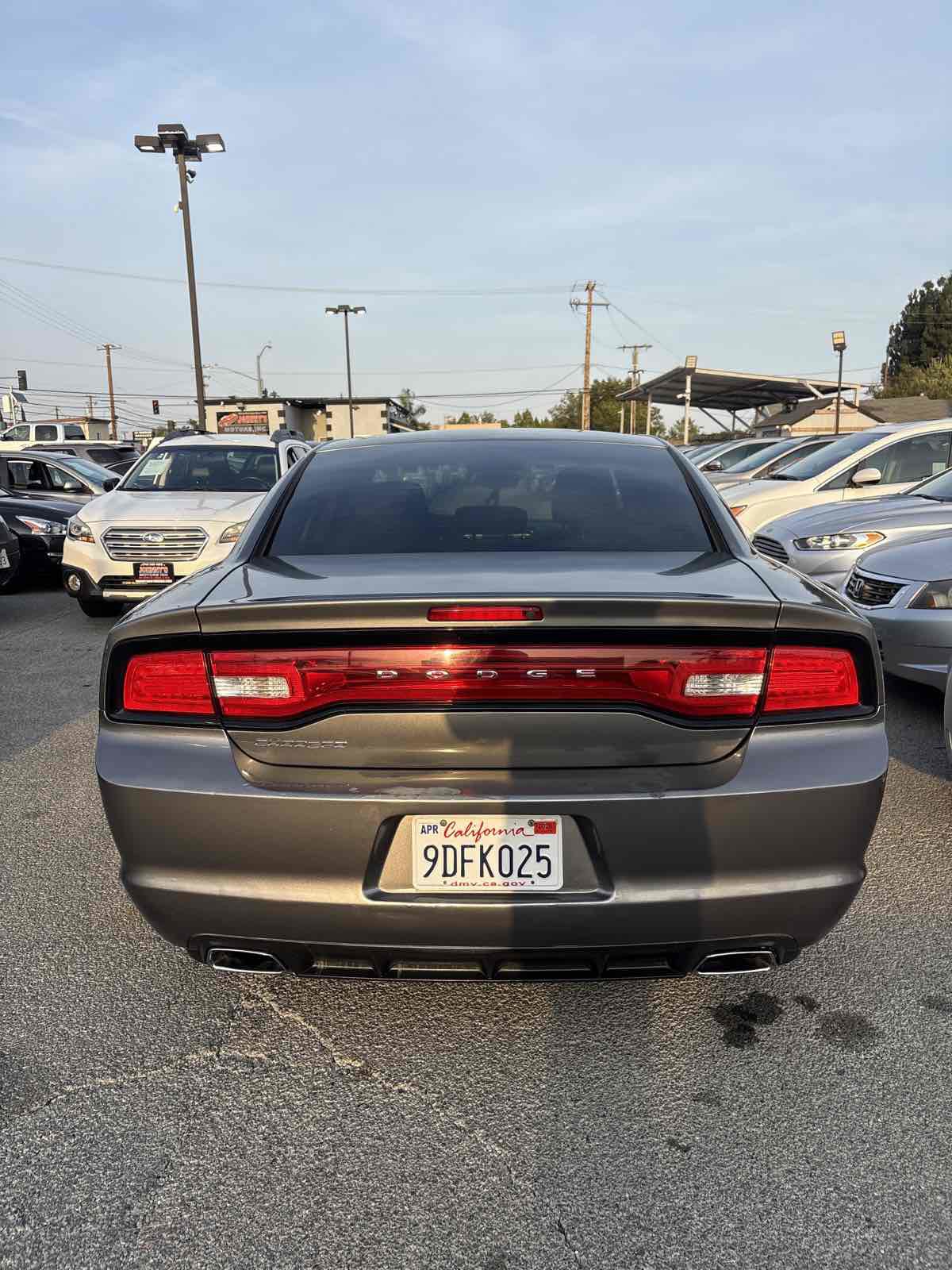 Used 2012 Dodge Charger SE RWD image 3