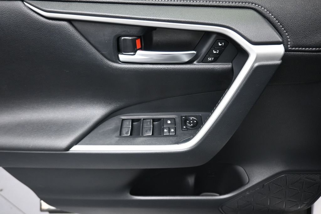 Used 2023 Toyota RAV4 Limited FWD image 10