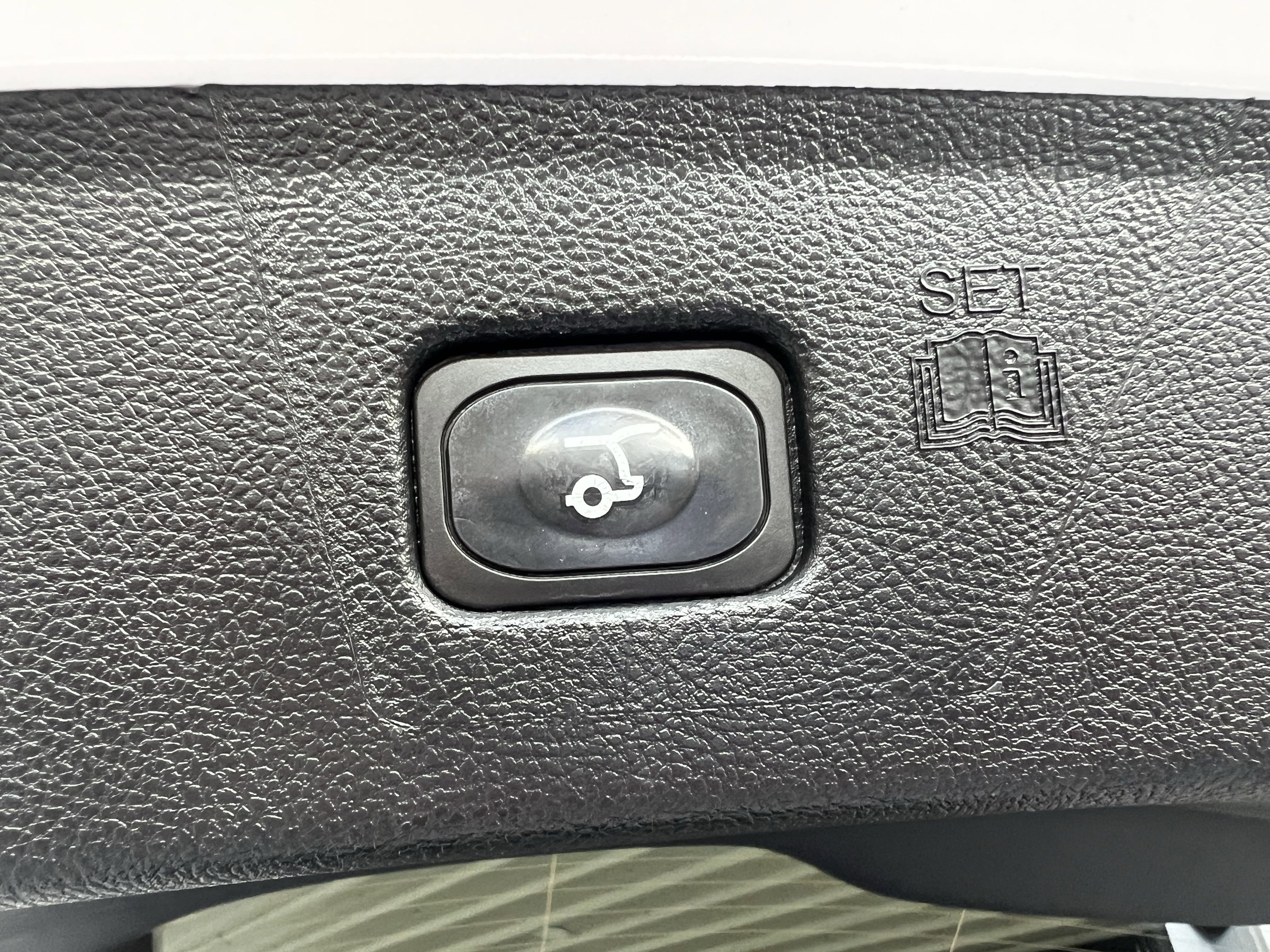 Used 2024 Ford Edge SEL w/ Convenience Package image 48