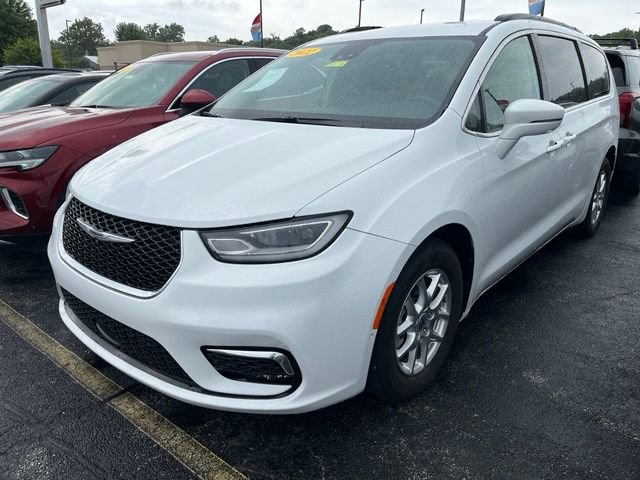 Used 2022 Chrysler Pacifica Touring-L w/ Uconnect Theater Family Group