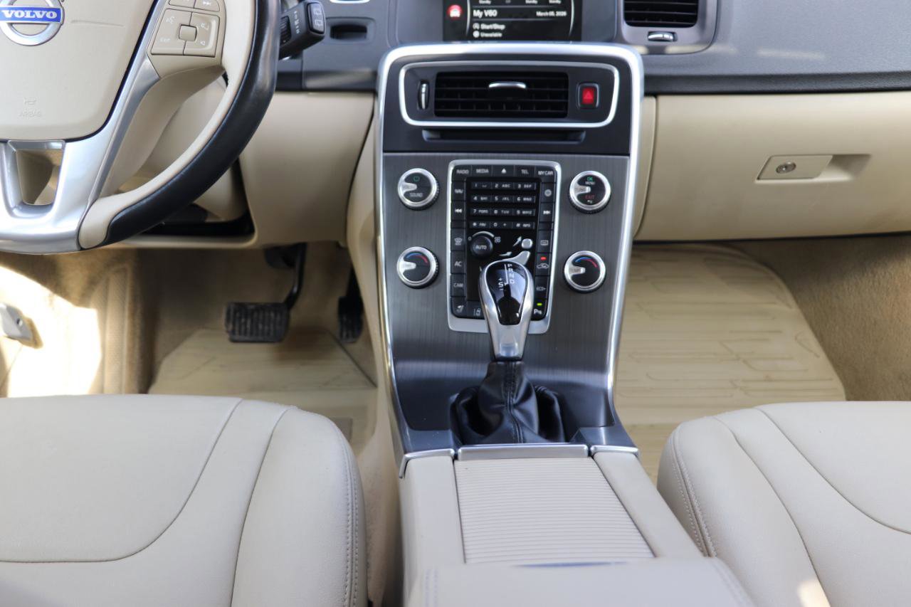 Used 2015 Volvo V60 T5 Platinum image 34