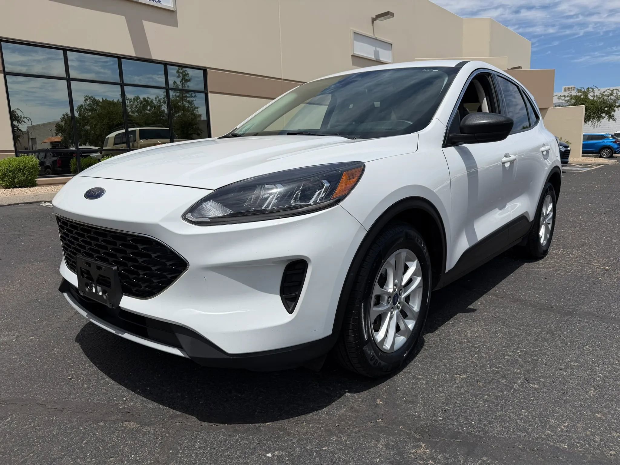 Used 2022 Ford Escape SE FWD image 1