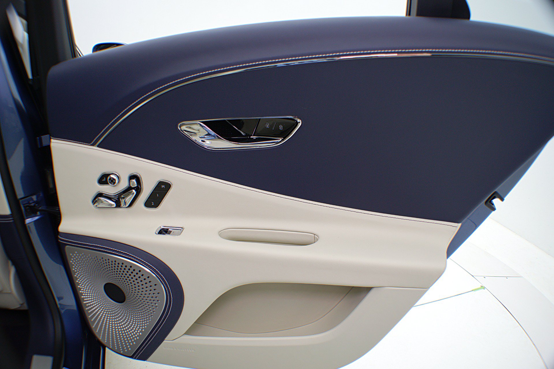 Certified 2022 Bentley Flying Spur Plug-In Hybrid AWD/4WD image 47