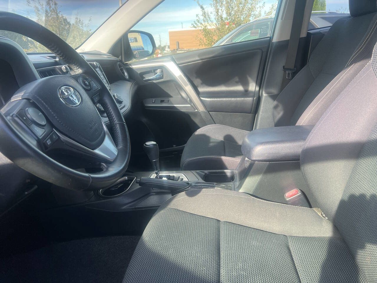 Used 2018 Toyota RAV4 XLE FWD image 13