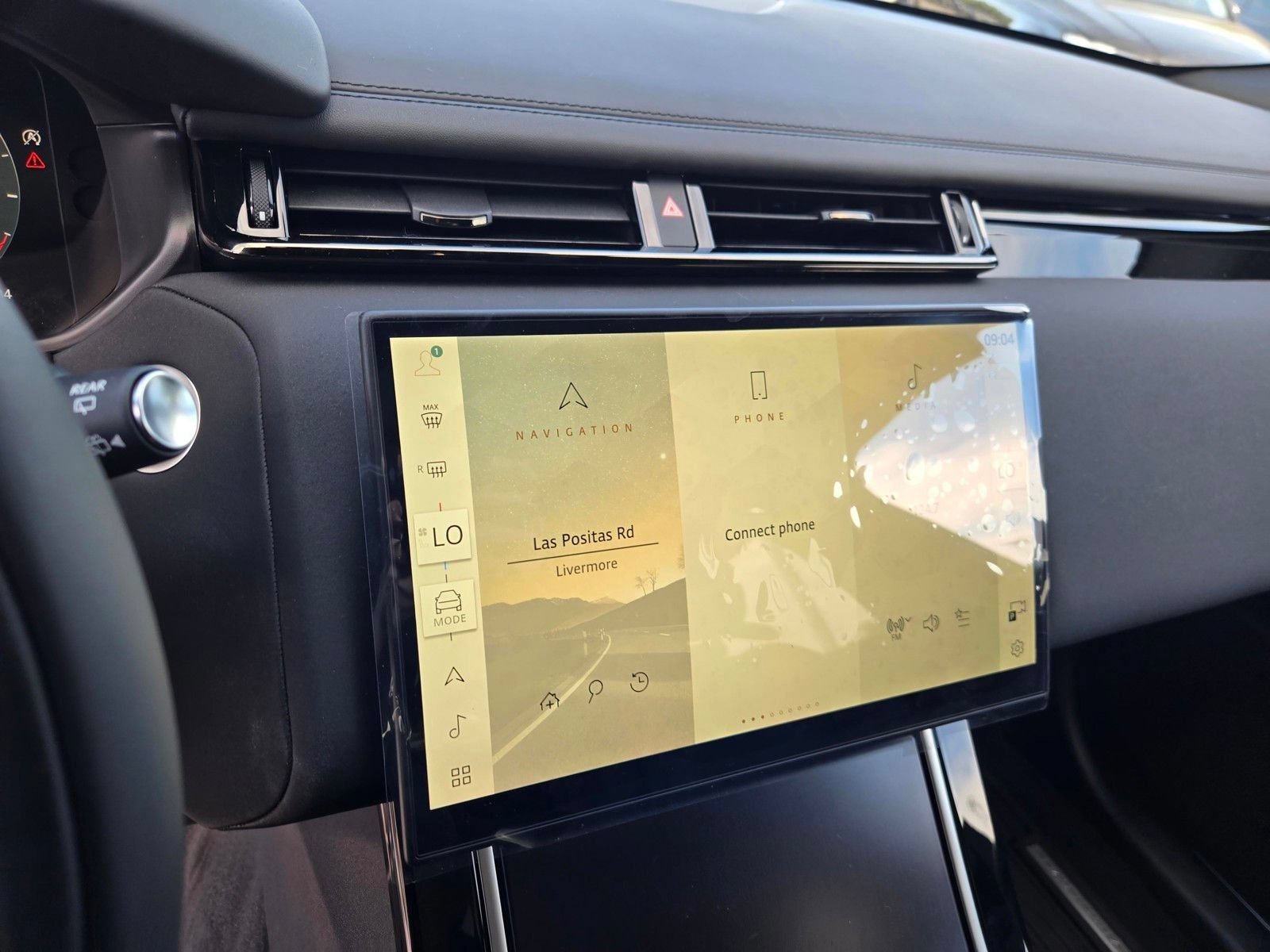 New 2026 Land Rover Range Rover Velar Dynamic SE AWD/4WD image 12