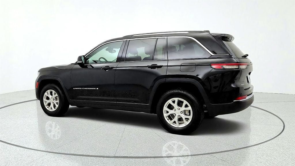 Used 2023 Jeep Grand Cherokee Limited AWD/4WD image 7