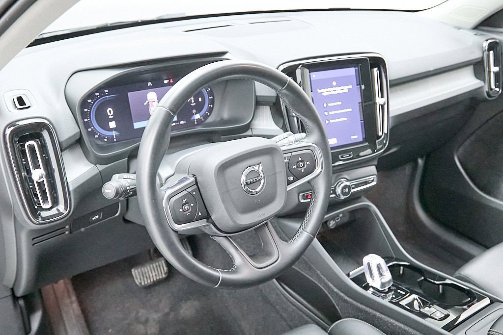 Certified 2024 Volvo XC40 B5 Plus w/ Climate Package image 13