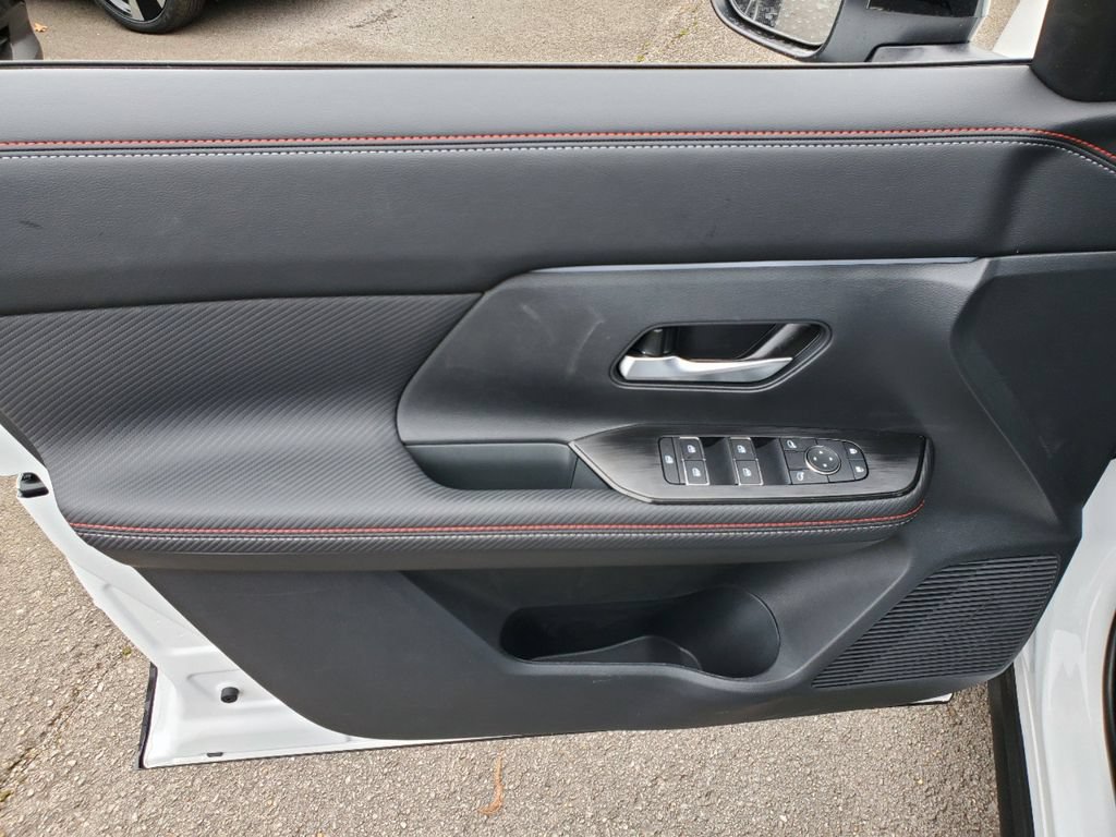 New 2026 Nissan Kicks SR w/ SR Premium Package FWD image 15