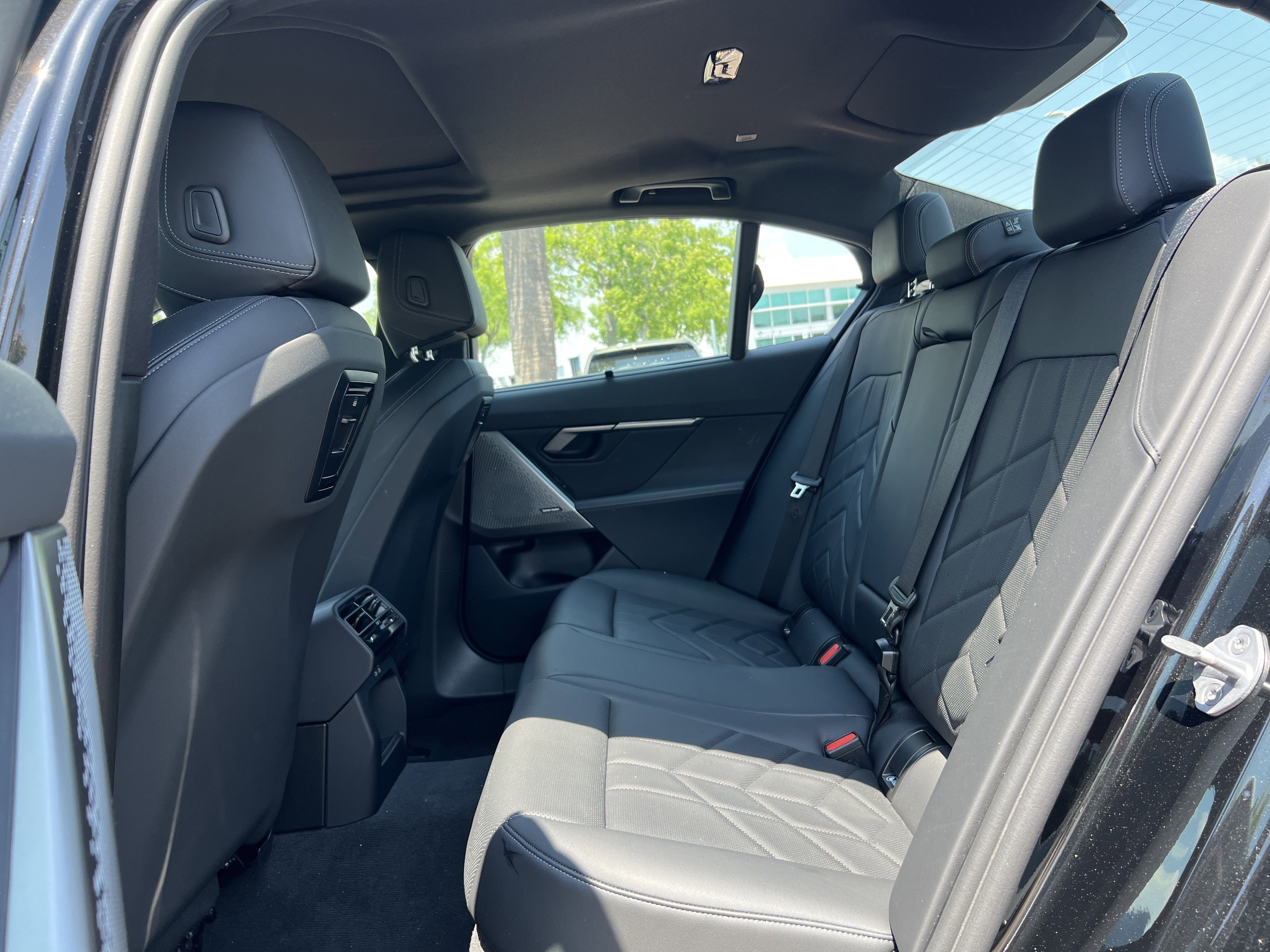 Certified 2025 BMW 530i RWD image 31