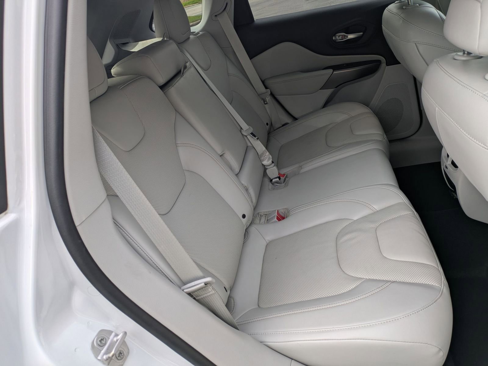 Used 2019 Jeep Cherokee Limited image 26