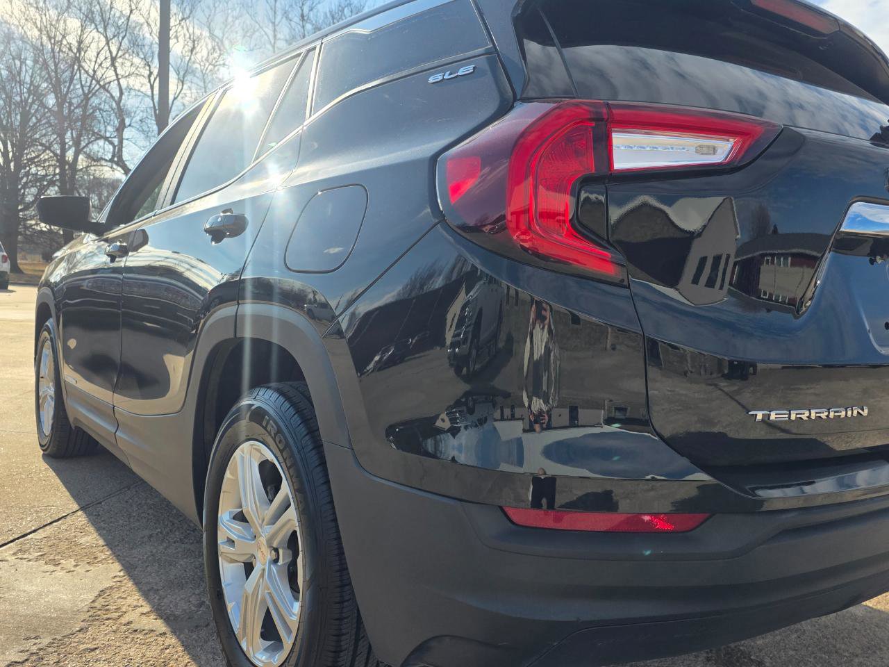 Used 2024 GMC Terrain SLE image 15