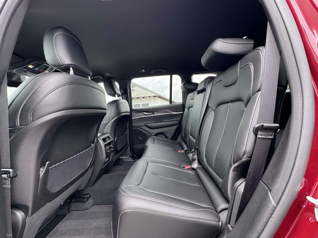 Used 2025 Jeep Grand Cherokee Limited AWD/4WD image 14