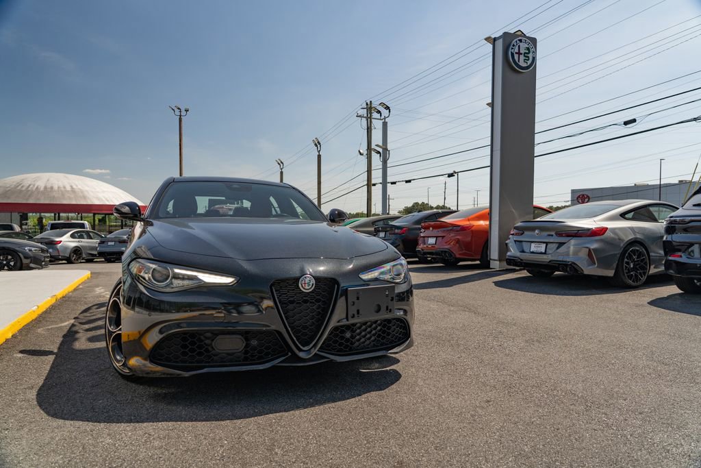Used 2022 Alfa Romeo Giulia Veloce AWD/4WD image 11