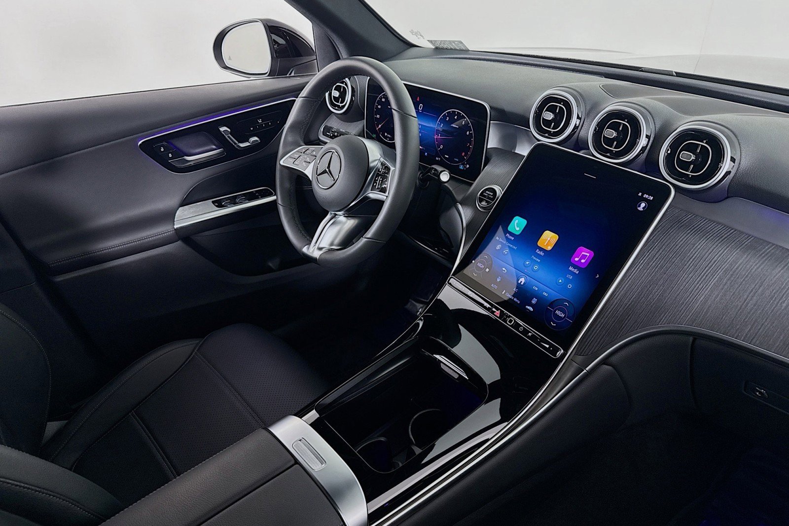 Certified 2025 Mercedes-Benz GLC 300 image 17