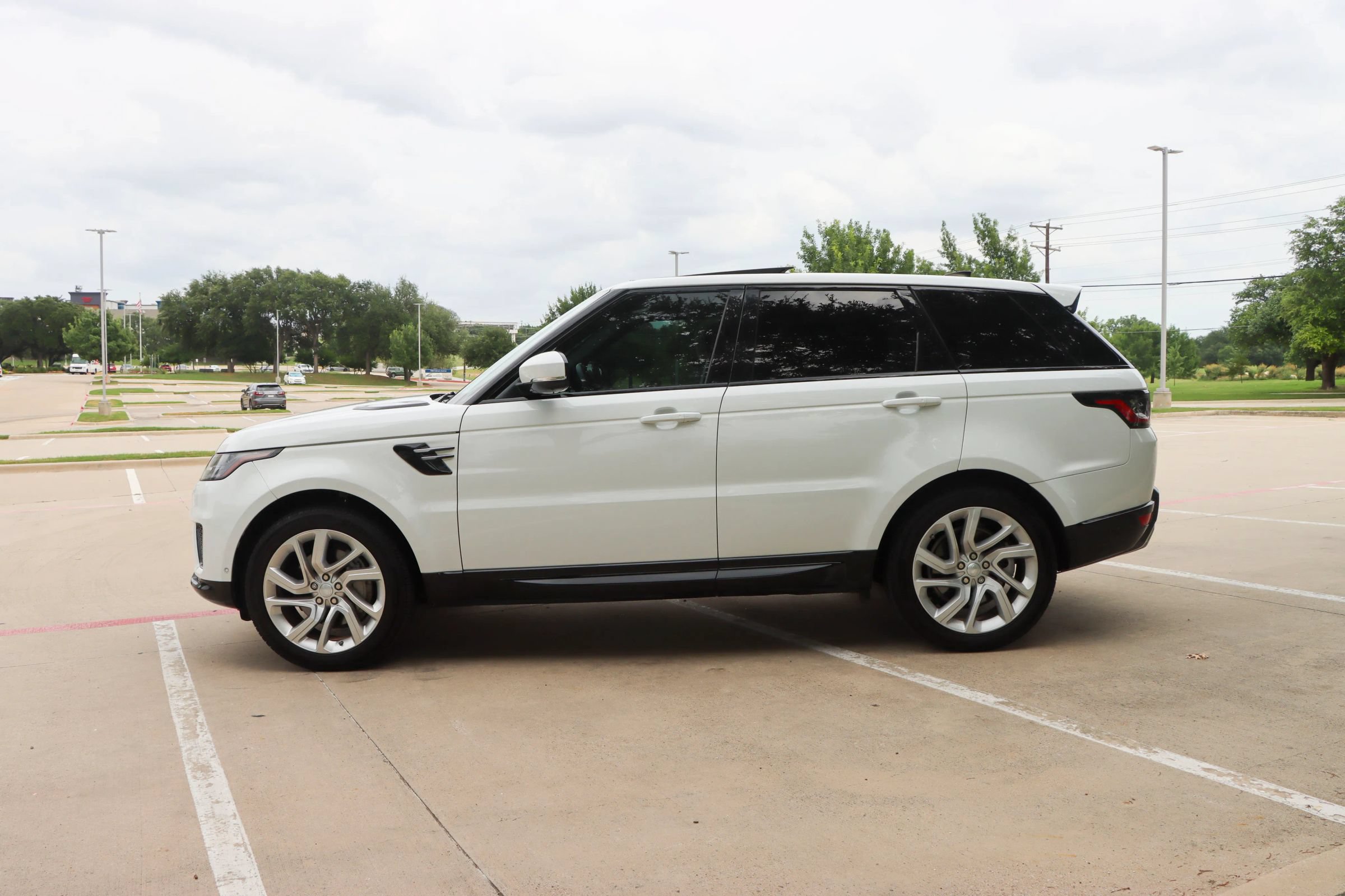 Used 2020 Land Rover Range Rover Sport HSE AWD/4WD image 4