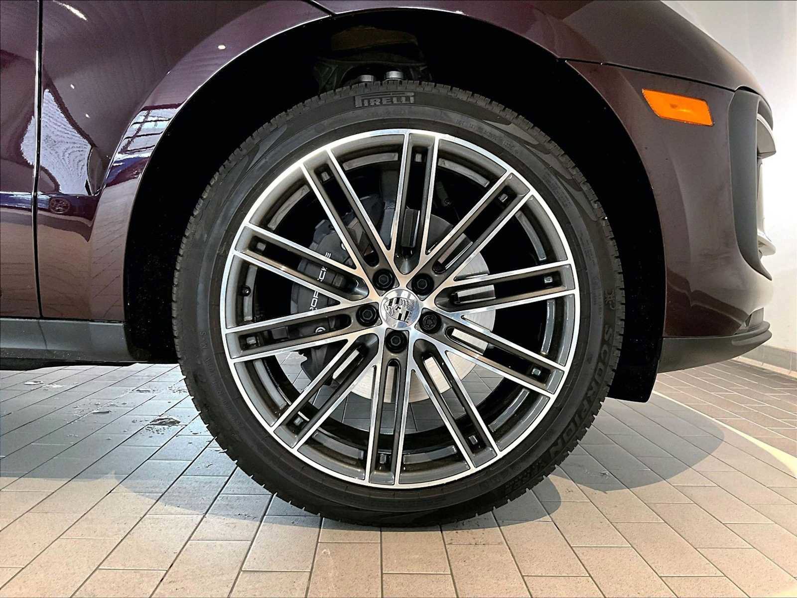 Used 2025 Porsche Macan image 14