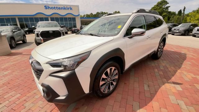 Used 2025 Subaru Outback Touring AWD/4WD image 5