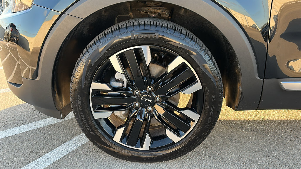 Used 2025 Kia Telluride SX w/ SX Captain's Chair Package FWD image 7