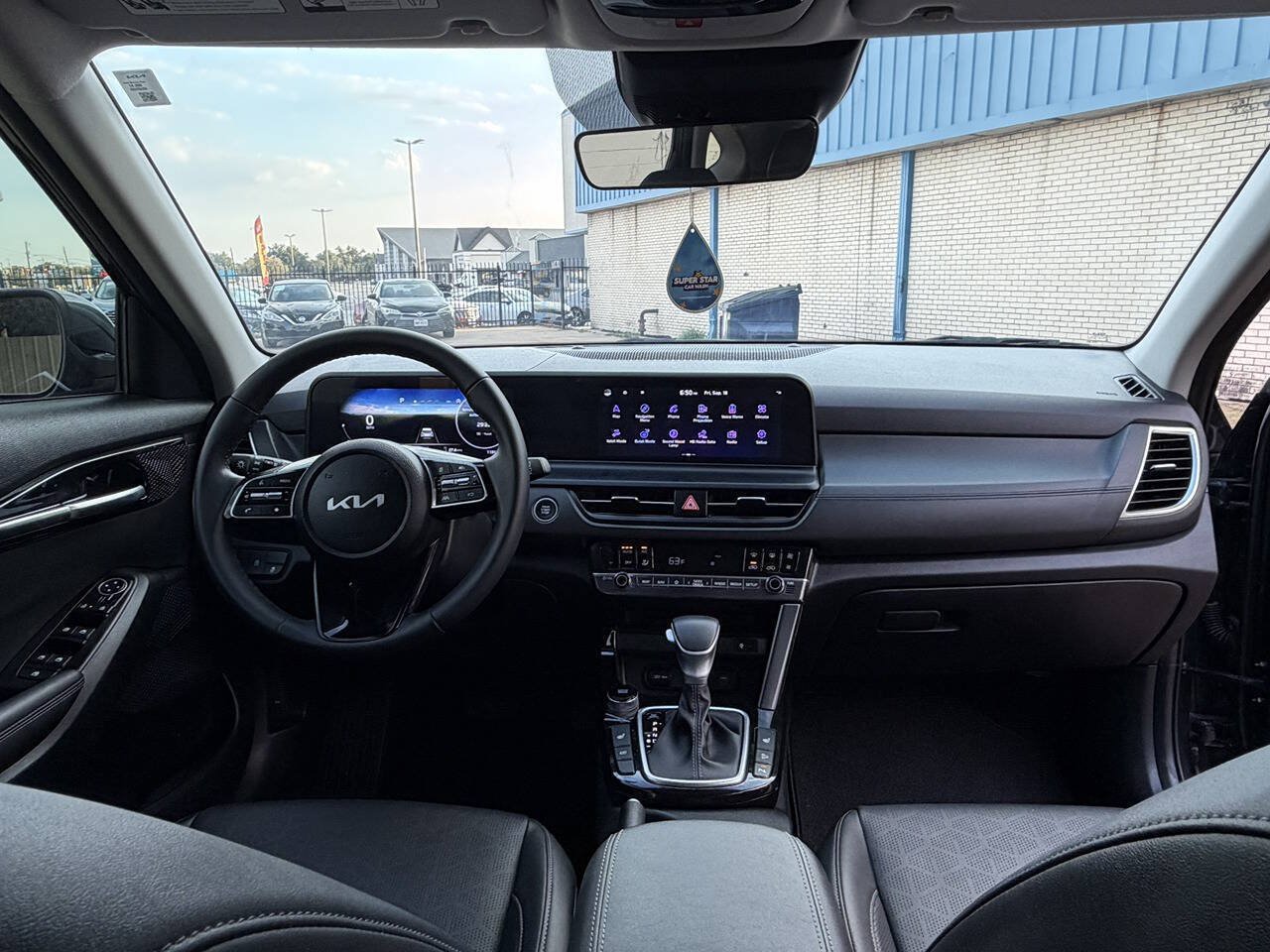 Used 2025 Kia Seltos EX FWD image 13