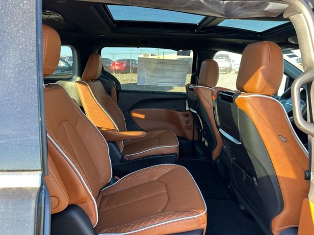 New 2026 Chrysler Pacifica Pinnacle FWD image 5