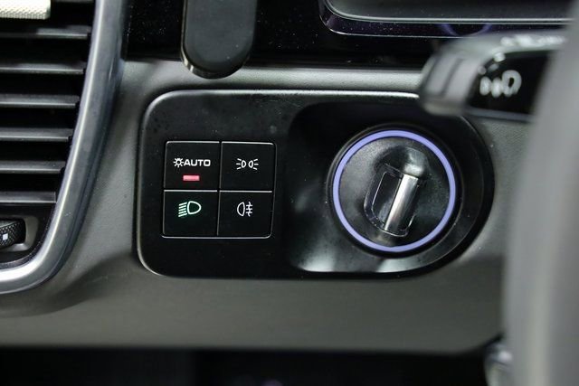 Used 2022 Porsche Cayenne Platinum Edition image 31