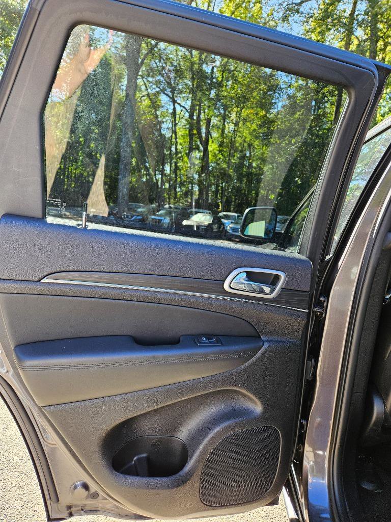 Used 2021 Jeep Grand Cherokee Limited w/ Luxury Group II image 17