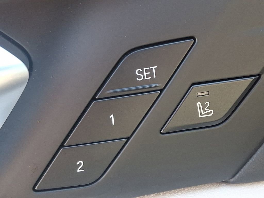 Used 2026 BMW X5 xDrive40i w/ M Sport Package image 27
