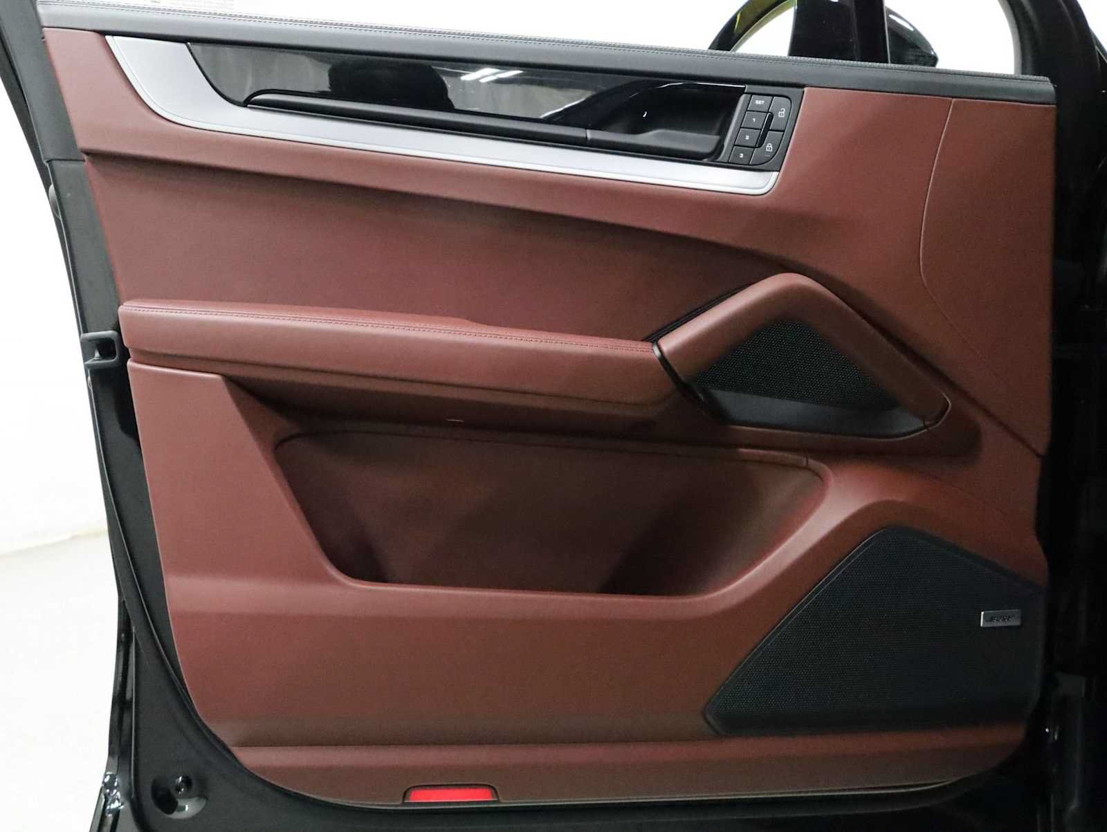 Certified 2024 Porsche Cayenne Turbo AWD/4WD image 16