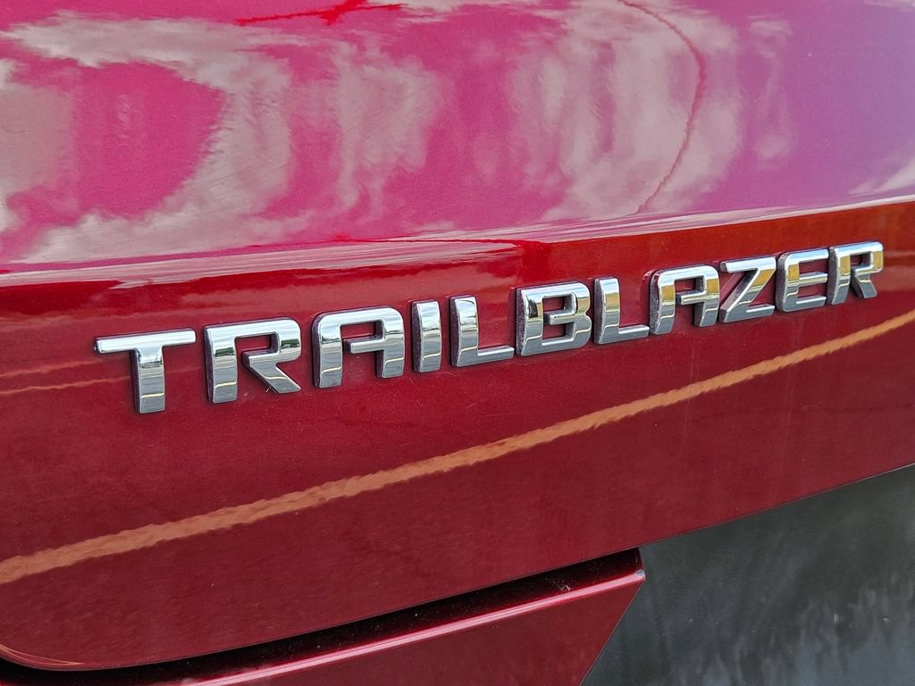 Used 2025 Chevrolet TrailBlazer LT FWD image 9
