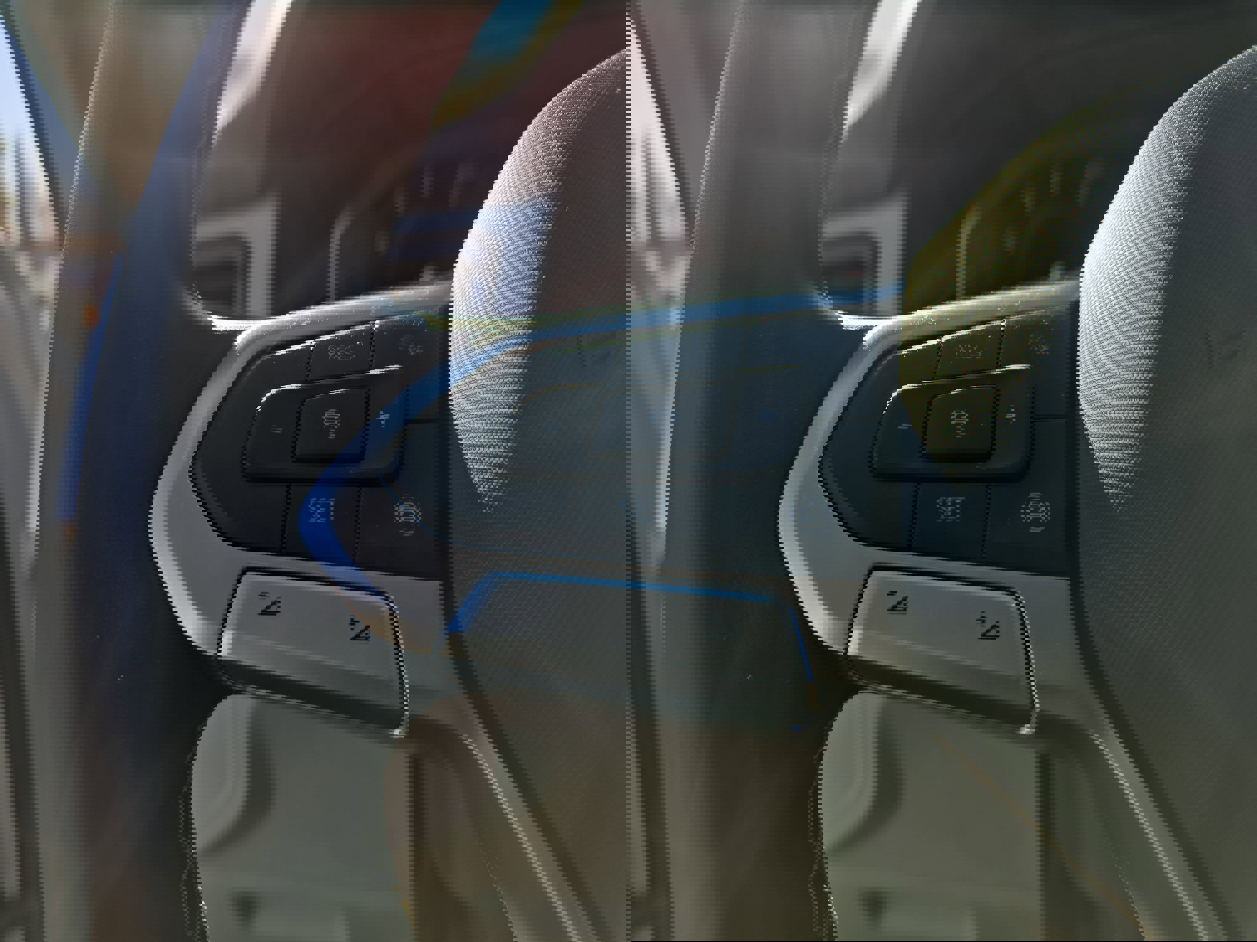 Used 2023 Volkswagen Atlas SE image 16